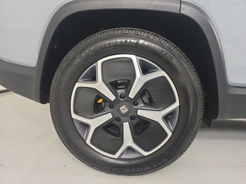 Used 2024 Rivian R1S Adventure AWD/4WD image 12