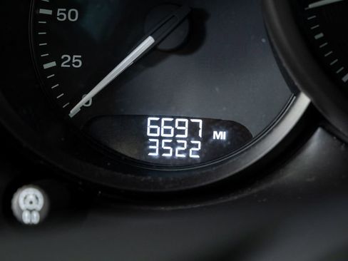 Certified 2025 Porsche Macan image 12