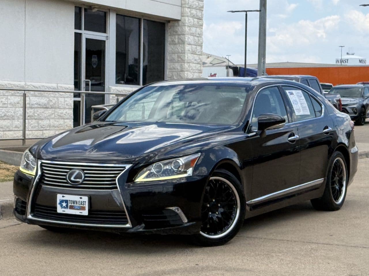 Used 2015 Lexus LS 460 AWD w/ Comfort Package image 2