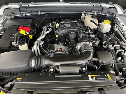 Used 2023 Jeep Gladiator Sport AWD/4WD image 21
