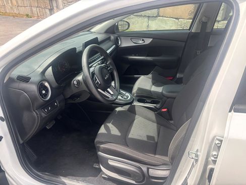 Used 2024 Kia Forte LXS w/ LXS Technology Package FWD image 9
