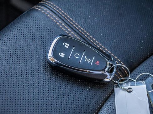 Used 2024 Chevrolet Equinox Premier image 32