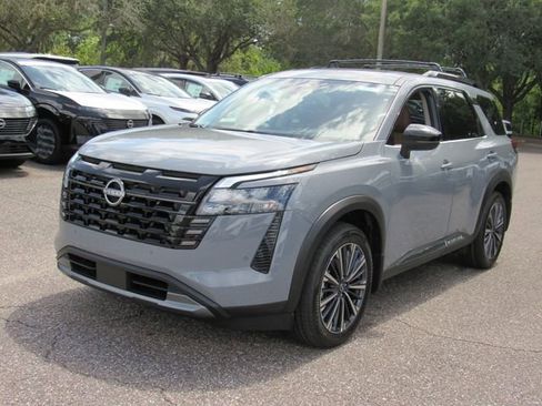 New 2026 Nissan Pathfinder Platinum FWD image 8