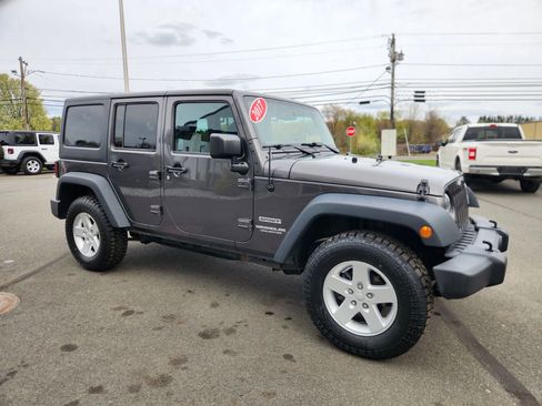 Used 2017 Jeep Wrangler Unlimited Sport w/ Quick Order Package 24S AWD/4WD image 23