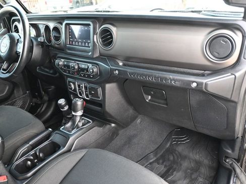 Used 2018 Jeep Wrangler Unlimited Sport S AWD/4WD image 12