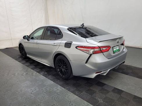 Used 2018 Toyota Camry SE image 3