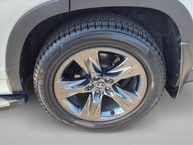 Used 2017 Toyota Highlander Limited Platinum AWD/4WD image 24