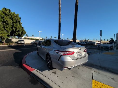 Used 2020 Toyota Camry SE image 15