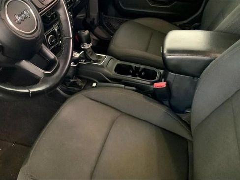 Used 2022 Jeep Wrangler Sport AWD/4WD image 8
