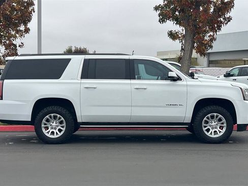 Used 2020 GMC Yukon XL SLT image 3