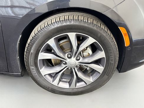 Used 2017 Chrysler Pacifica Limited w/ UConnect Theater Package FWD image 30