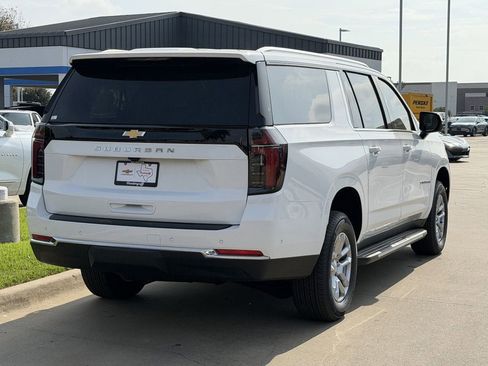 New 2026 Chevrolet Suburban LS RWD image 4