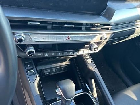 Certified 2025 Kia Telluride S image 16