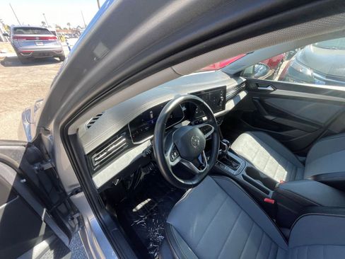 Used 2025 Volkswagen Jetta SE image 36