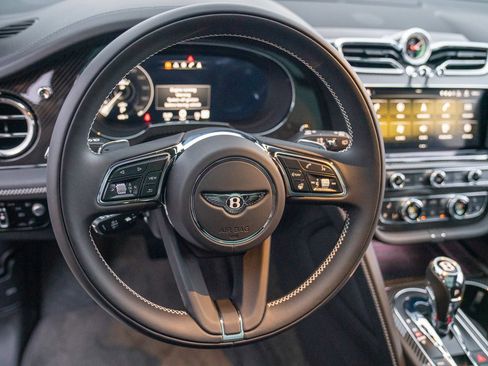 Used 2022 Bentley Bentayga image 14