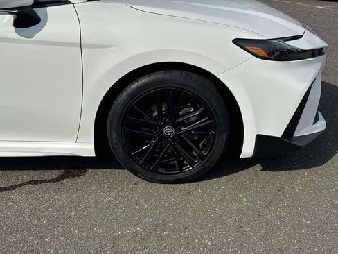 Used 2025 Toyota Camry SE FWD image 9