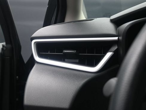 Used 2025 Toyota Corolla LE w/ Convenience Package FWD image 22