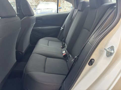 Used 2025 Toyota Corolla LE image 37