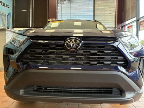 Used 2025 Toyota RAV4 XLE w/ Convenience Package FWD image 4