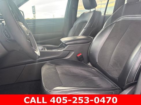 Used 2024 Jeep Grand Cherokee Altitude AWD/4WD image 7
