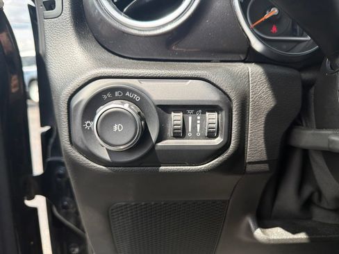 Used 2021 Jeep Wrangler Unlimited Sahara AWD/4WD image 19