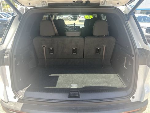 Used 2025 Chevrolet Traverse LT FWD image 23