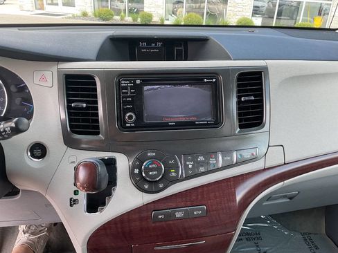 Used 2012 Toyota Sienna XLE FWD image 20