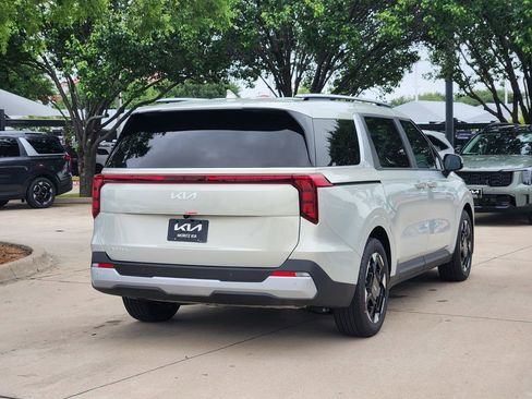 New 2026 Kia Carnival EX FWD image 4