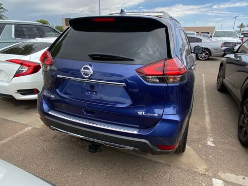 Used 2017 Nissan Rogue SL w/ SL Premium Package AWD/4WD image 3