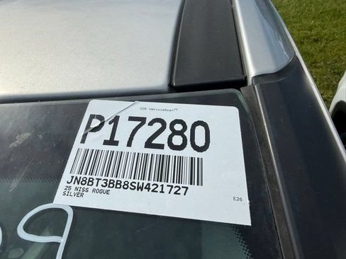 Used 2025 Nissan Rogue SV AWD/4WD image 10