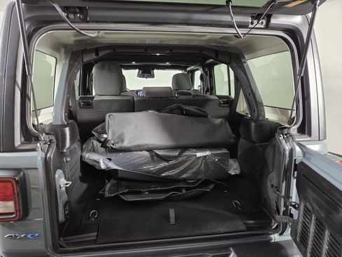 Used 2025 Jeep Wrangler Willys image 29