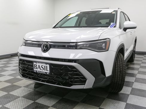 Used 2025 Volkswagen Taos SEL w/ Black Wheel Plus Package image 4