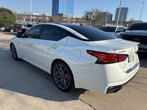 Certified 2023 Nissan Altima 2.0 SR image 5