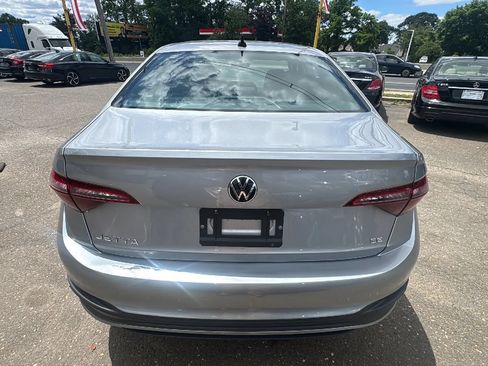 Used 2024 Volkswagen Jetta SE FWD image 6