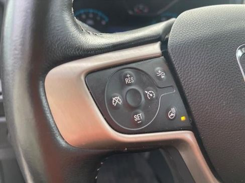 Used 2022 GMC Canyon Denali image 8