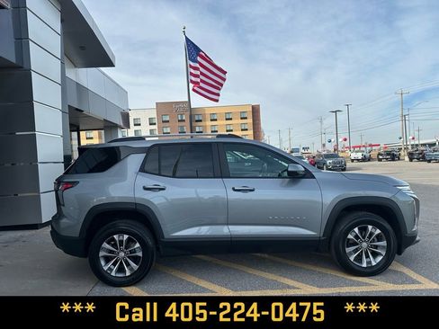 Used 2025 Chevrolet Equinox LT w/ Convenience Package II image 6