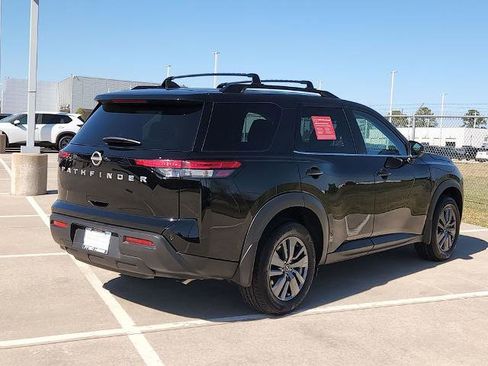 Certified 2025 Nissan Pathfinder SV image 5