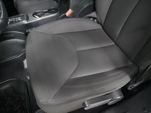 Used 2018 Jeep Wrangler Unlimited Sport S image 13