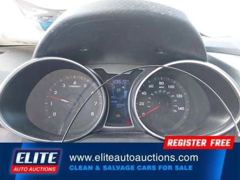 Used 2013 Hyundai Veloster w/ Style Pkg image 13