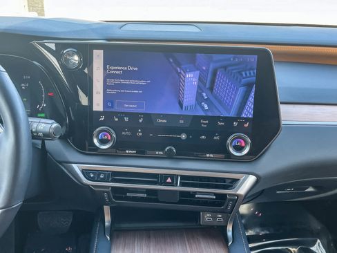 Used 2024 Lexus RX 350 w/ Convenience Package image 12