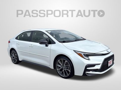 Used 2024 Toyota Corolla SE w/ Convenience Package FWD image 11