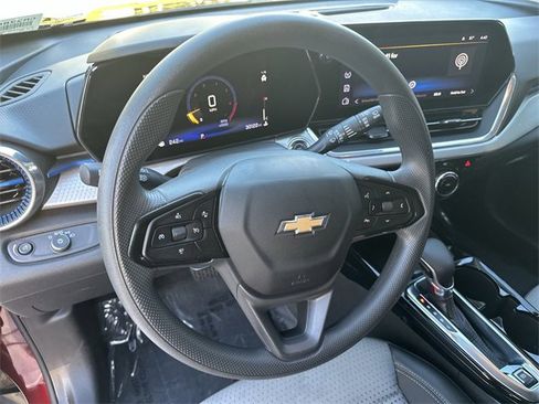 Used 2024 Chevrolet Trax LT image 11