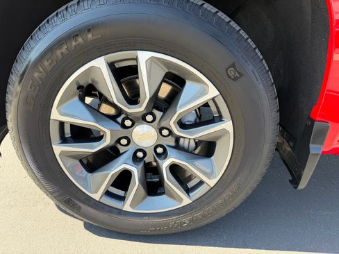 Used 2023 Chevrolet Silverado 1500 LT AWD/4WD image 29