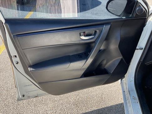 Used 2018 Toyota Corolla SE FWD image 22