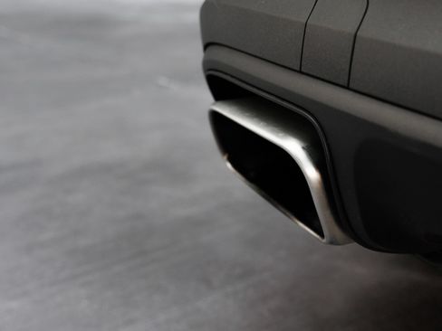 Certified 2025 Porsche Cayenne AWD/4WD image 27