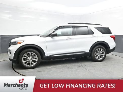 Used 2022 Ford Explorer XLT w/ Equipment Group 202A AWD/4WD image 3