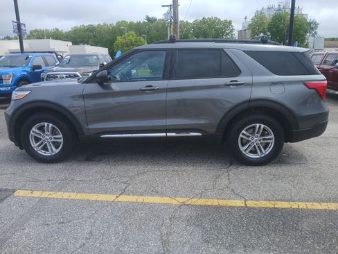 Certified 2022 Ford Explorer XLT w/ Equipment Group 202A AWD/4WD image 8