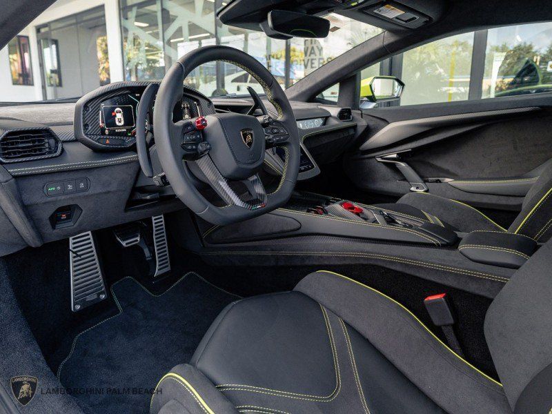 Used 2025 Lamborghini Revuelto AWD/4WD image 16