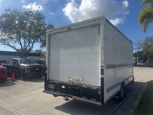 Used 2017 Ford E-350 and Econoline 350 Super Duty image 3