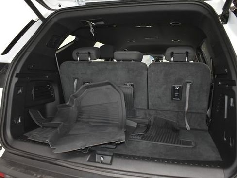 Certified 2025 Chevrolet Traverse LT w/ Driver Confidence Package AWD/4WD image 33